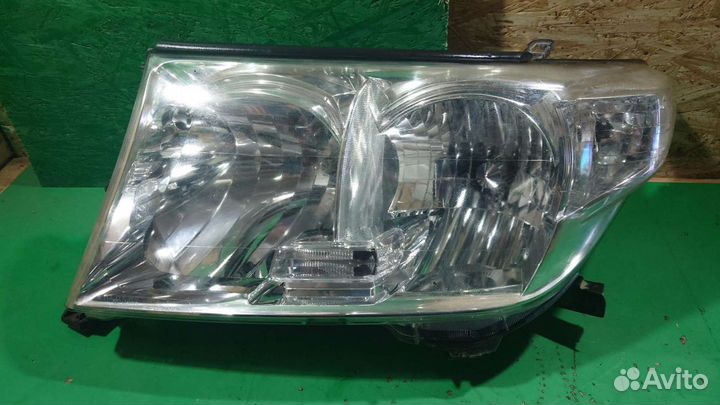 Фара передняя левая TLC200