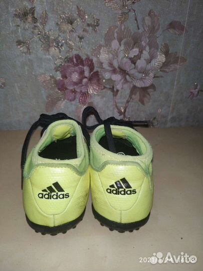 Футбольные бутсы adidas