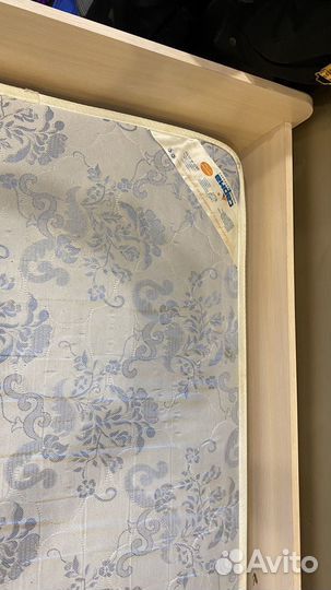 Кровать односпальная с ящиками и матрасом