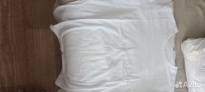 Белая футболка