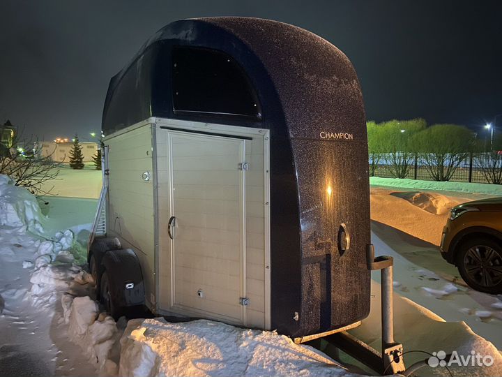 Прицеп коневозка