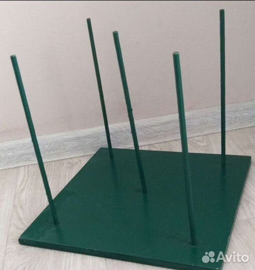 Металлическая подставка для ростовых цветов