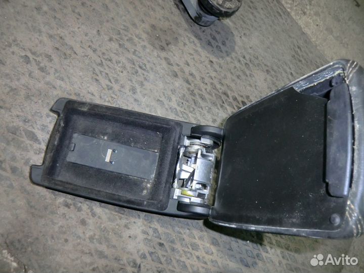 Подлокотник Ауди А6 С6