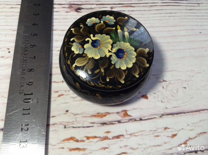 Лаковая шкатулка