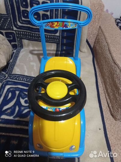 Детская машинка каталка с ручкой