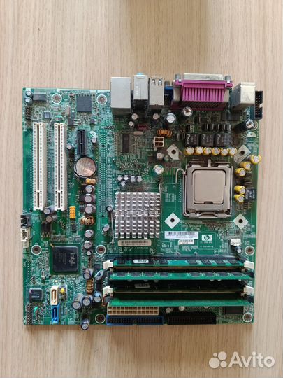 Материнская плата с процессором и памятью