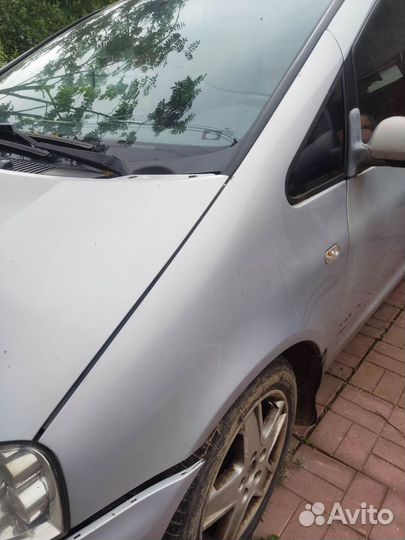 Крыло переднее левое Volkswagen Sharan 2002