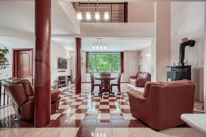 Дом 307,9 м² на участке 8 сот.