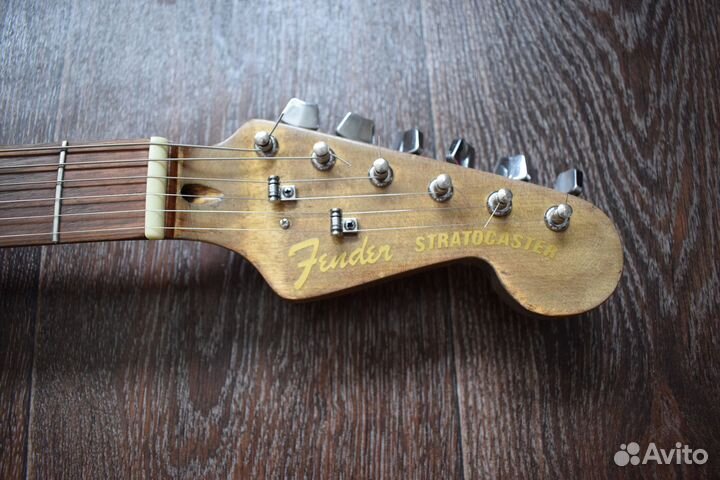 Электрогитара Fender Stratocaster replica