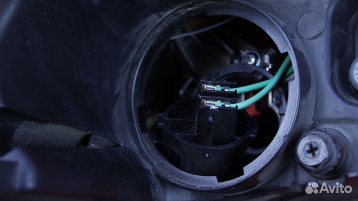 Фара правая Hyundai Genesis BH G6DA 92102-3M400