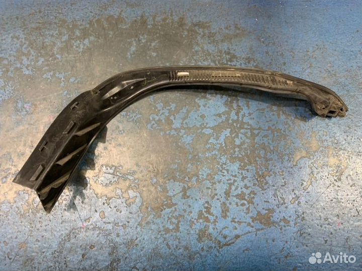 Накладка фонаря правая Lexus Ls460 USF40