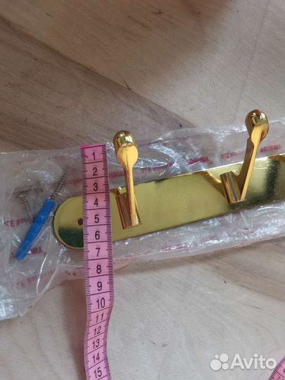 Вешалка настенная металлическая