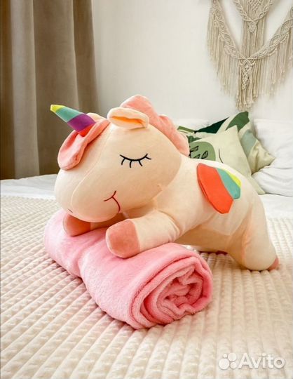 Мягкая игрушка единорог с пледом