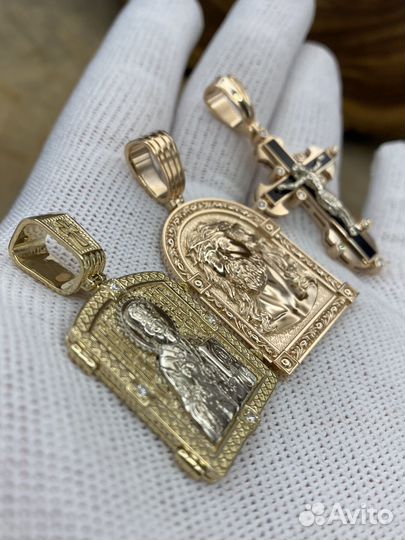 В наличии большой выбор религиозных украшений