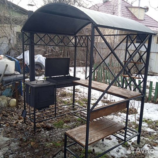Мангал с крышей