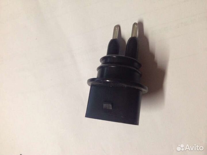 Датчик уровня жидкости бачка стеклоомывателя VAG