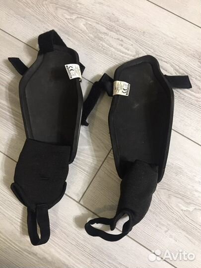 Футбольные щитки