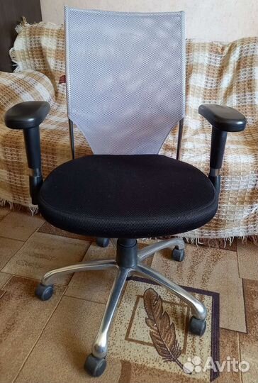 Компьютерное кресло Дэфо