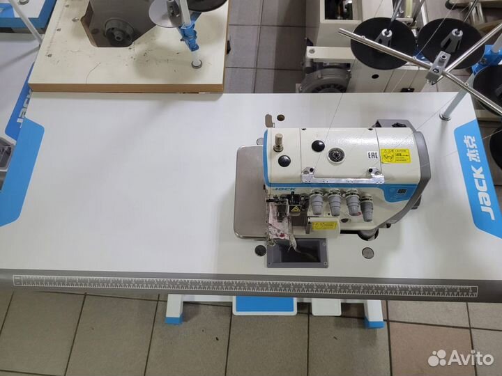 Оверлок четырехниточный Jack E4S 4-M03/333 Б/У