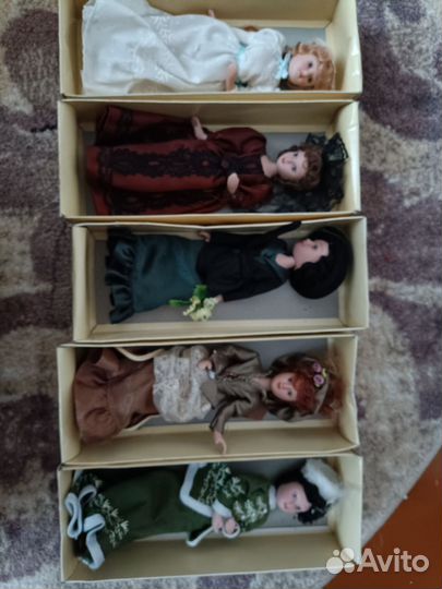 Кукла фарфоровая