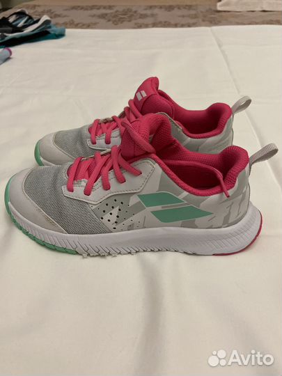 Теннисные кроссовки для детей Babolat и одежда