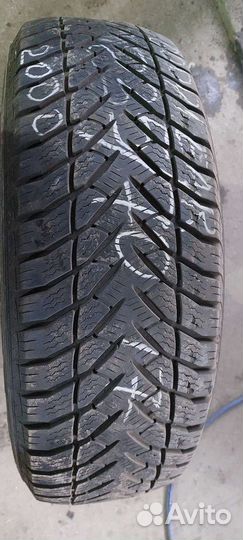 Goodyear UltraGrip 235/70 R17