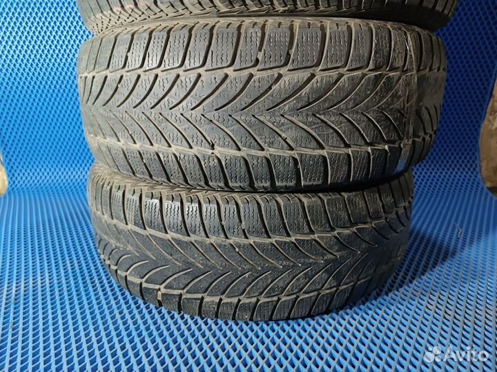 Goodyear UltraGrip 2 215/60 R16