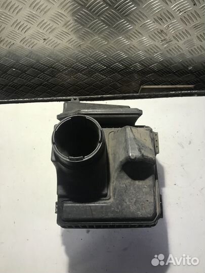 Корпус воздушного фильтра Mitsubishi Lancer 9