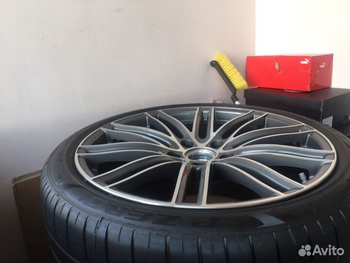 Pirelli P Zero PZ4 275/35 R21 и 315/30 R21