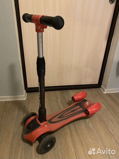 Самокат трехколесный