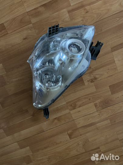 Правая Фара toyota ractis