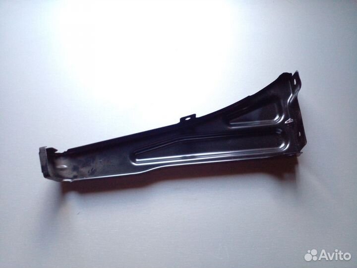 Кронштейн переднего бампера левый Kia Sorento 1