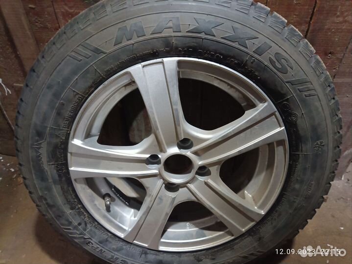 R15 Maxxis ArcticTrekker NP3 195/65, PCD 4x100 DIA 60.1