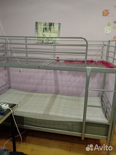 Кровать двухьярусная