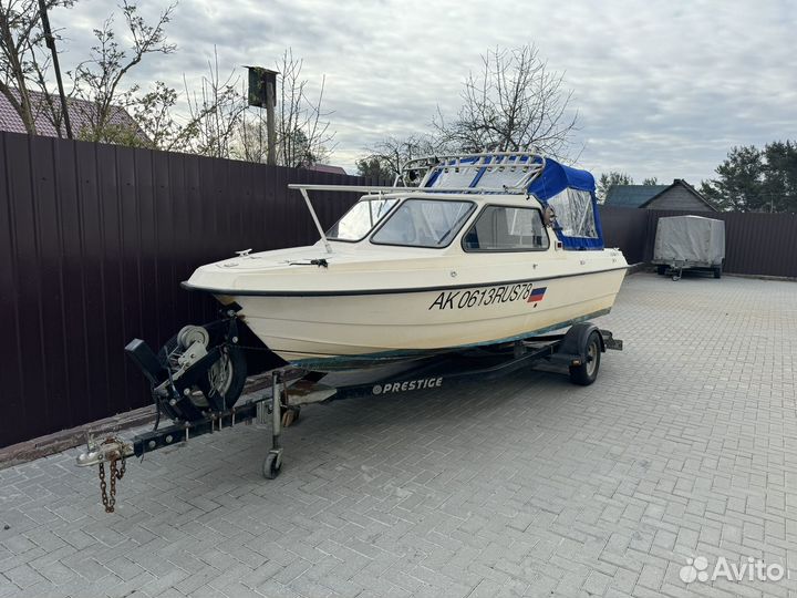 Катер С полурубкой Fischer-17