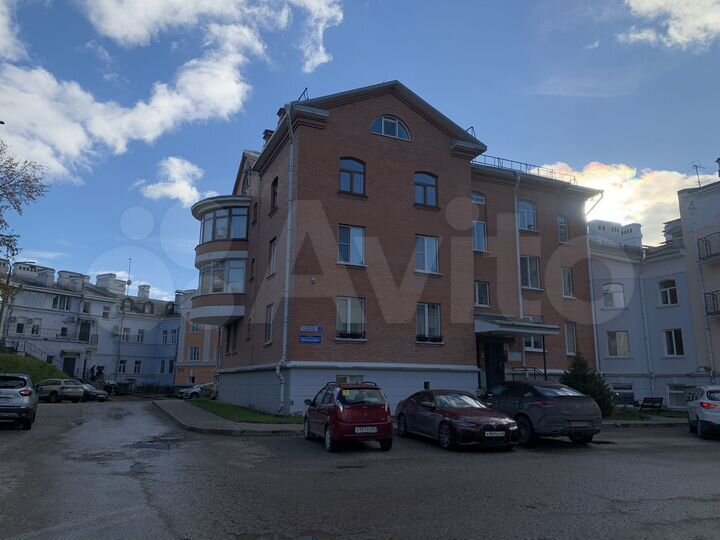 3-к. квартира, 97,3 м², 2/4 эт.