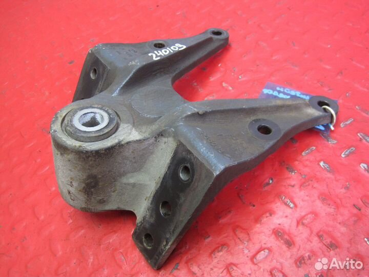 Кронштейн передней рессоры Mercedes-Benz