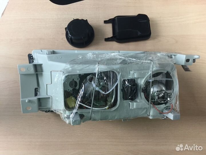 Фара передняя левая Skoda Octavia 2001-2004