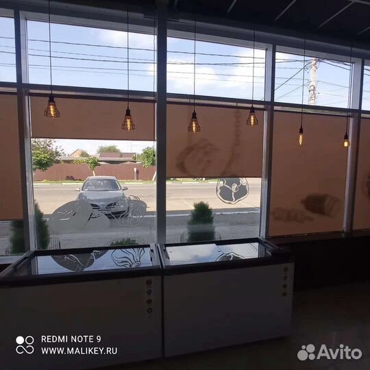 Жалюзи и рулонные шторы на окна