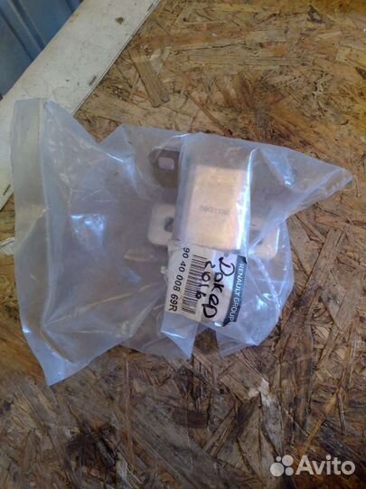 Петля крышки багажника Renault Dokker 1