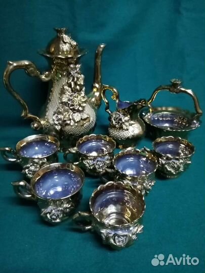 Сервиз чайно-кофейный под золото