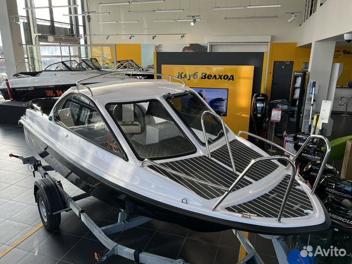 Катер «Phoenix 530»