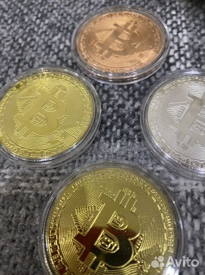 Сувенирная монета Bitcoin