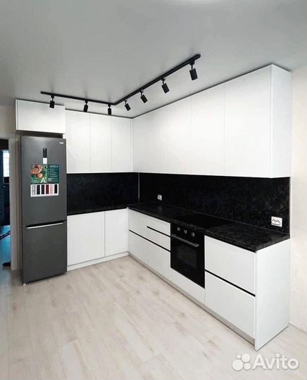 Кухня под потолок в новостройку