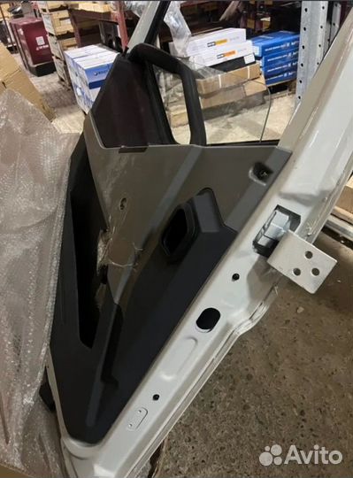 Дверь левая В сборе левая белая 3250 J6