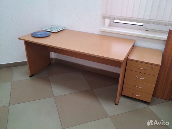 Офисная мебель столы, тумбы