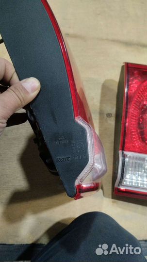 Задние фонари крышки багажника на Ленд Крузер 200