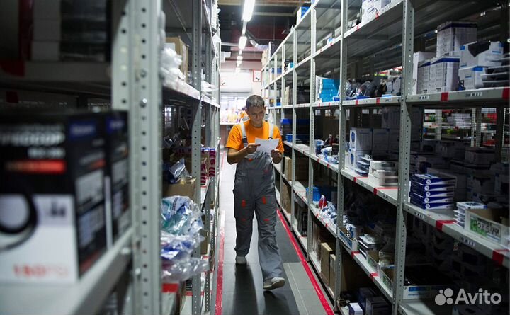 Грузчик вахта на склад техники