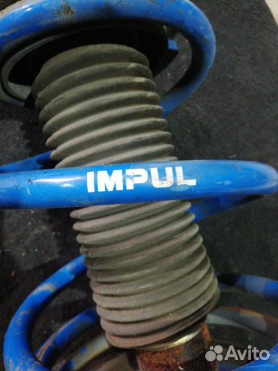 Стойка амортизатора передняя правая Nissan Murano