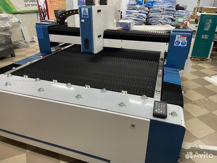 Оптоволоконный лазерный станок SM1500 W